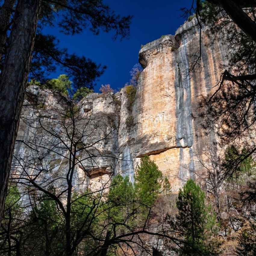Paredes verticales en la hoz de Beteta.