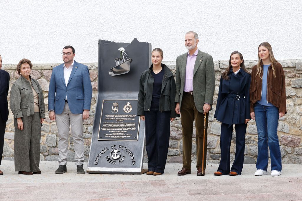 La placa que señala que Llanes es Pueblo Ejemplar de Asturias, una iniciativa de la Fundación Premios Princesa de Asturias