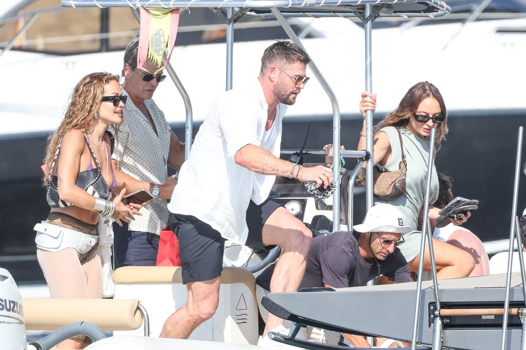 Chris Hemsworth y Rita Ora en Ibiza