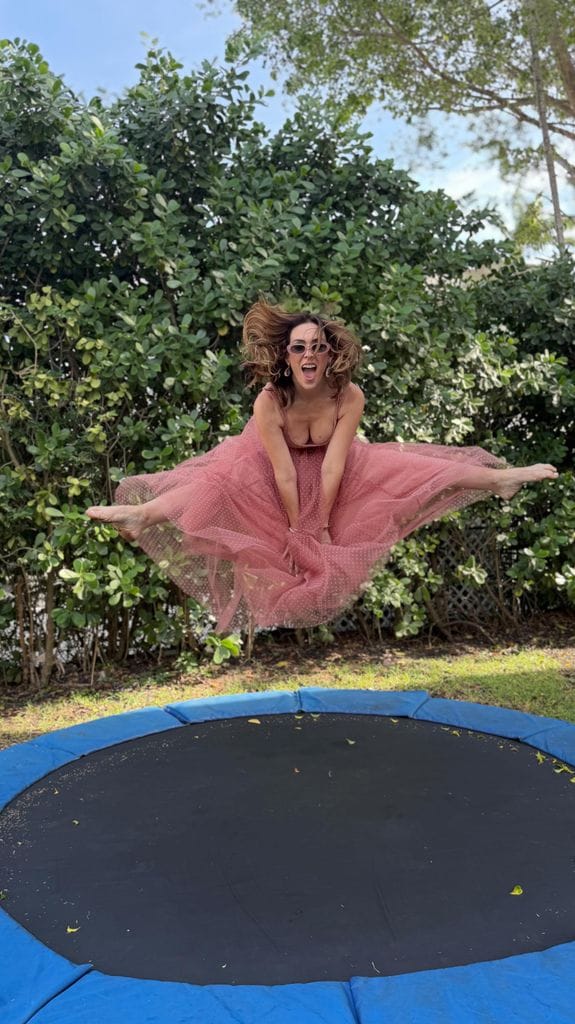 Jacky Bracamontes compartió en sus redes cómo arrancaron los festejos de su cumpleaños 46.