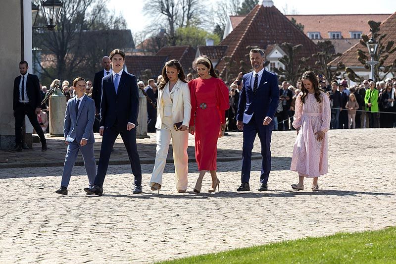 Federico y Mary de Dinamarca con sus hijos