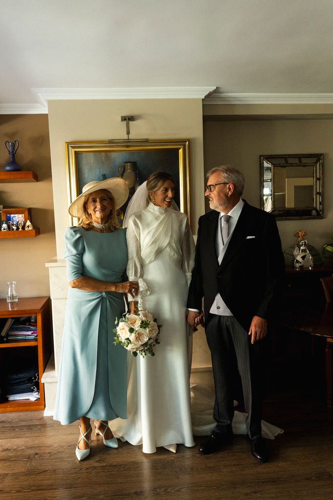 Boda novia mangas de organza cuerpo cruzado