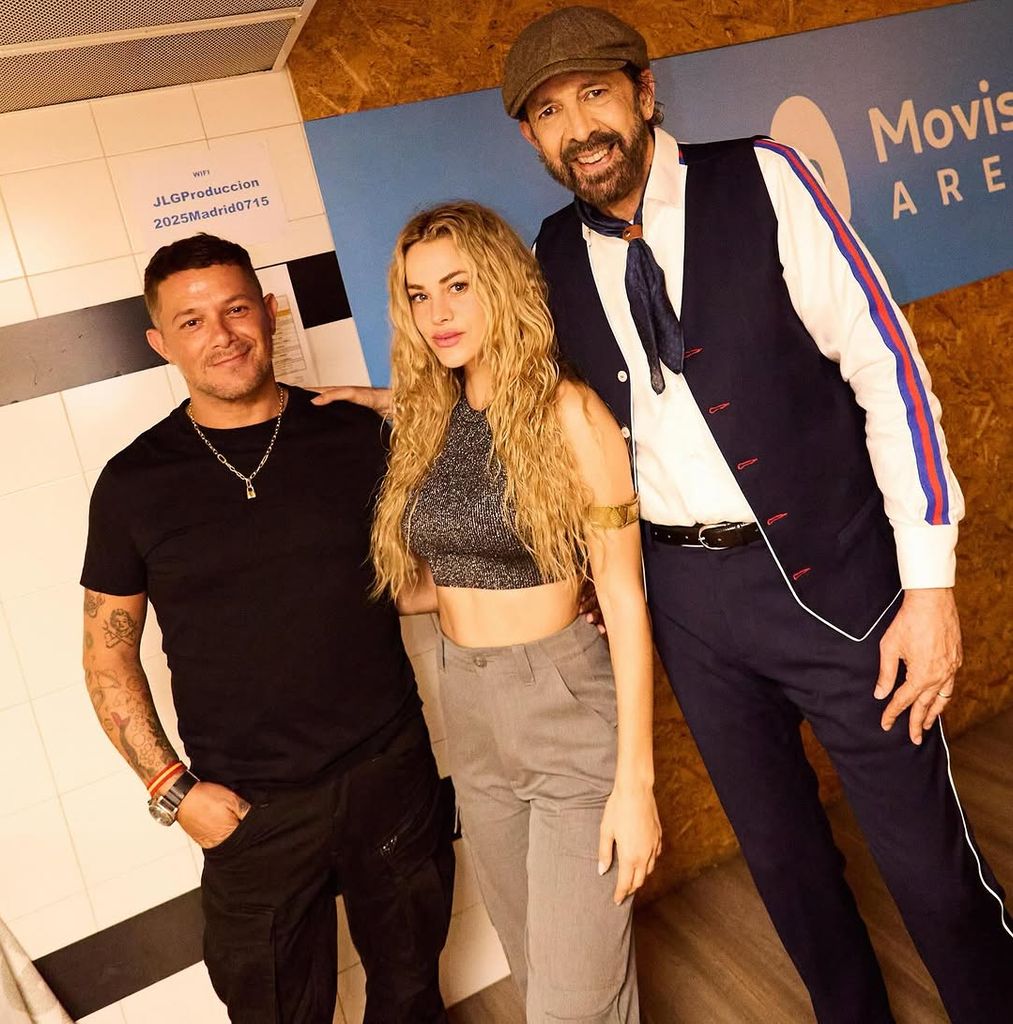 Alejandro Sanz y Candela Márquez con Juan Luis Guerra.