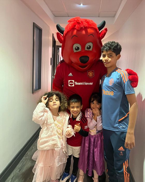 georgina rodriguez y los hijos de cristiano ronaldo
