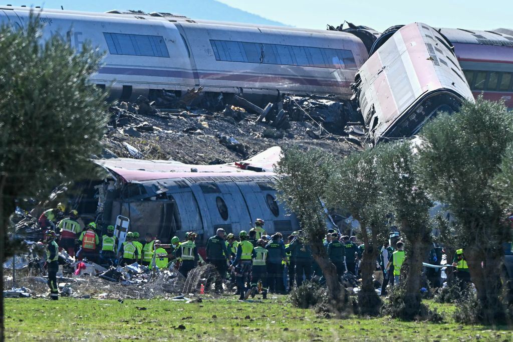 Los servicios de emergencia en la zona del accidente en Toledo.