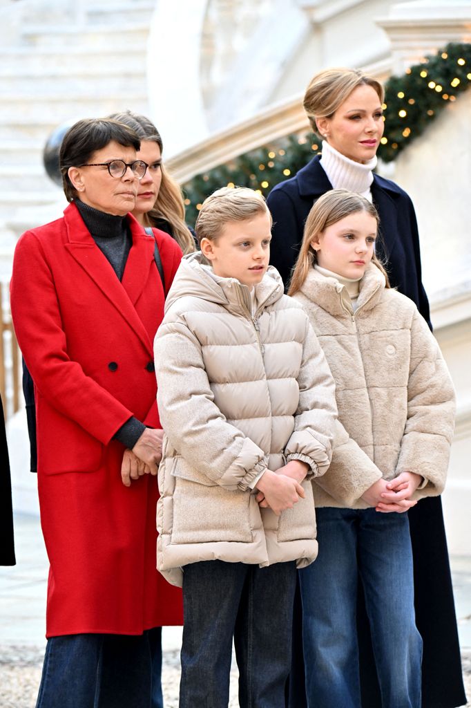Alberto, Charlène y Estefanía de Mónaco junto a Jacques y Gabriella, Louis Ducruet y Camille Gottlieb colman de regalos a los más pequeños