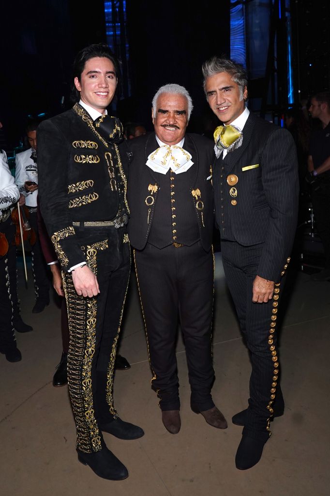 Alejandro Fernández, Alex y Vicente Fernández.
