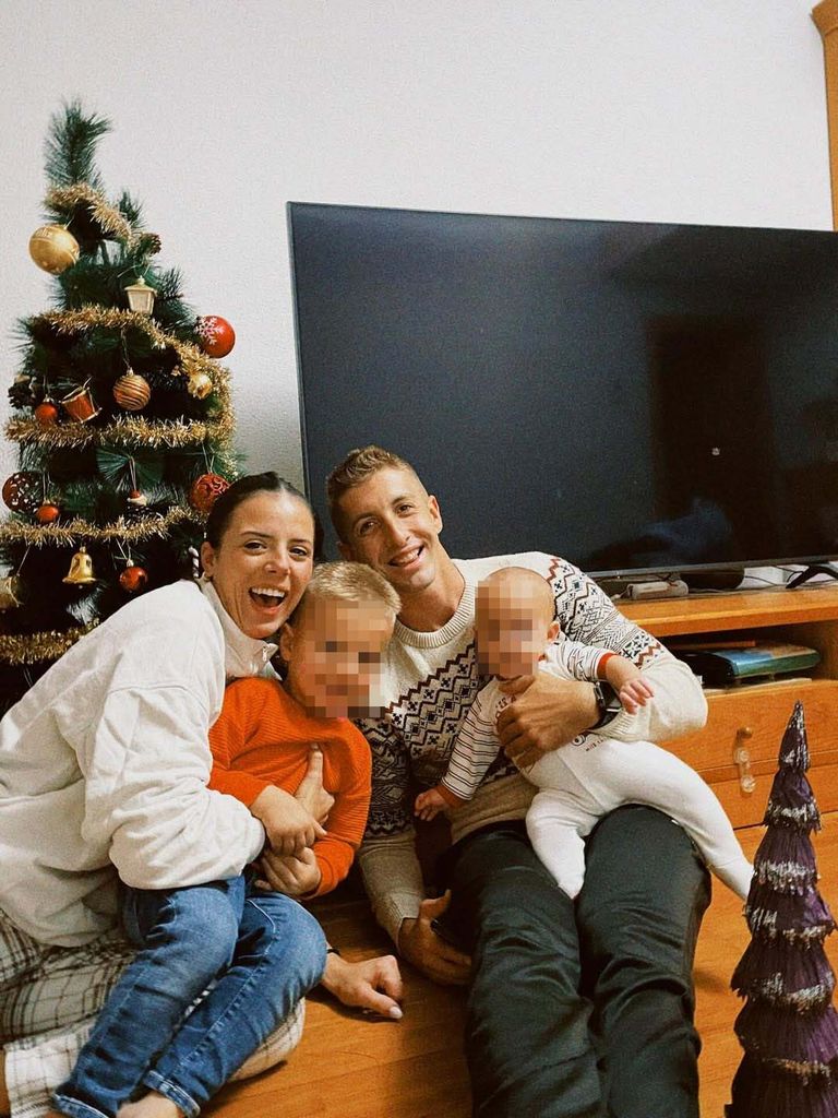 Xisco Quesada junto a su mujer y sus hijos