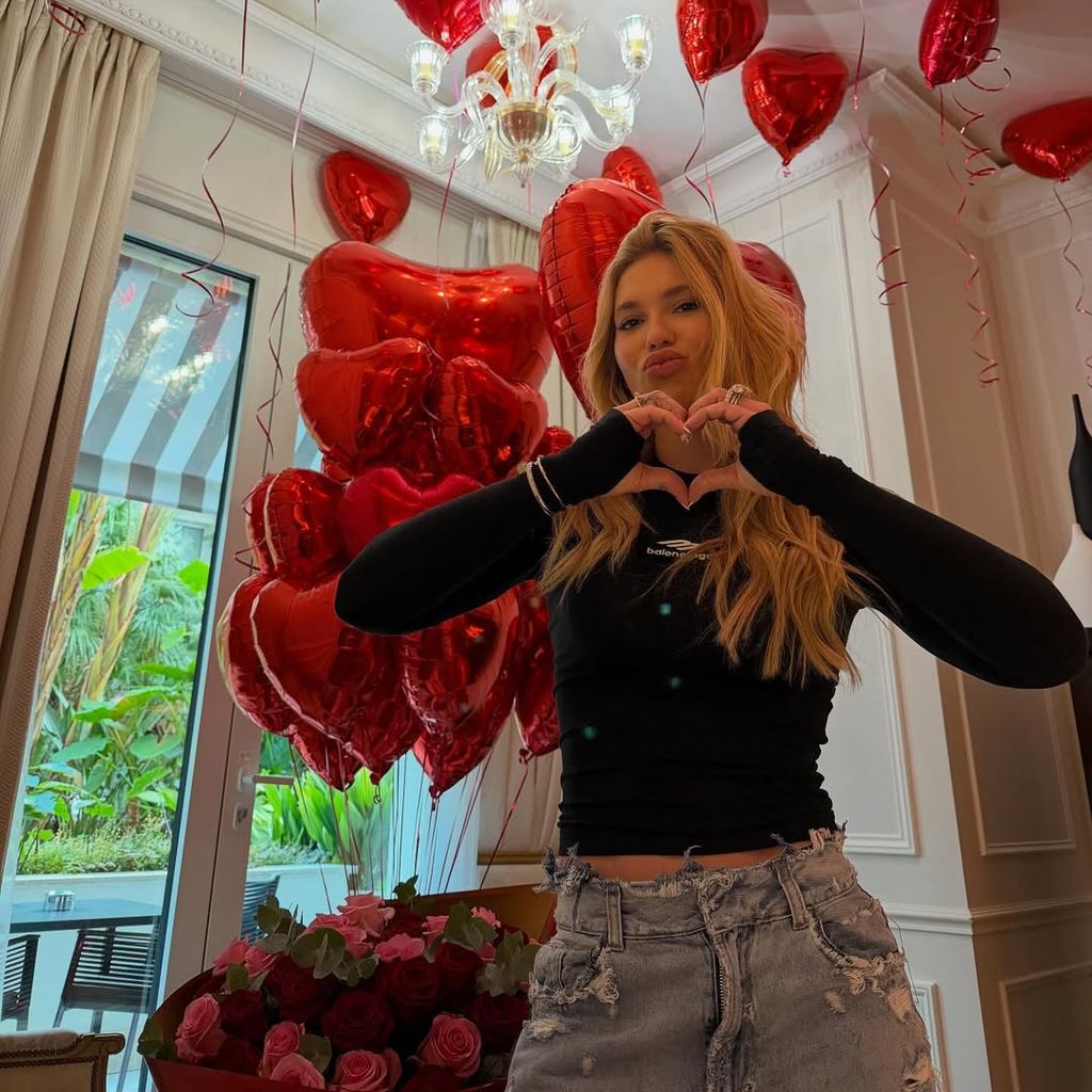 Virginia estaba feliz al ver la decoración que su novio hizo para ella