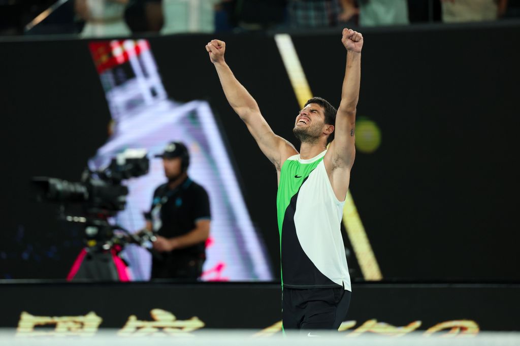 Carlos Alcaraz tras ganar su partido en el Open de Australia el 27 de enero de 2026