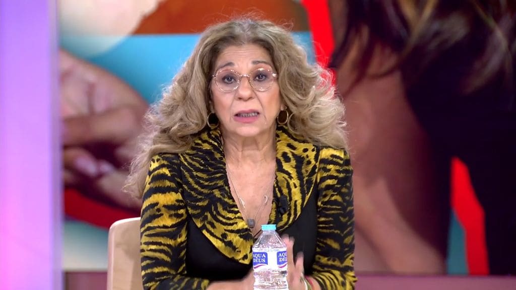 Lolita Flores abandona por sorpresa 'TardeAR' y aclara su malentendido con Ágatha Ruiz de la Prada