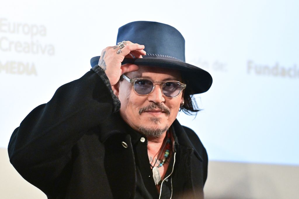 Johnny Depp está promocionando su película 'Modi, Three days on the Wing of Madness'.