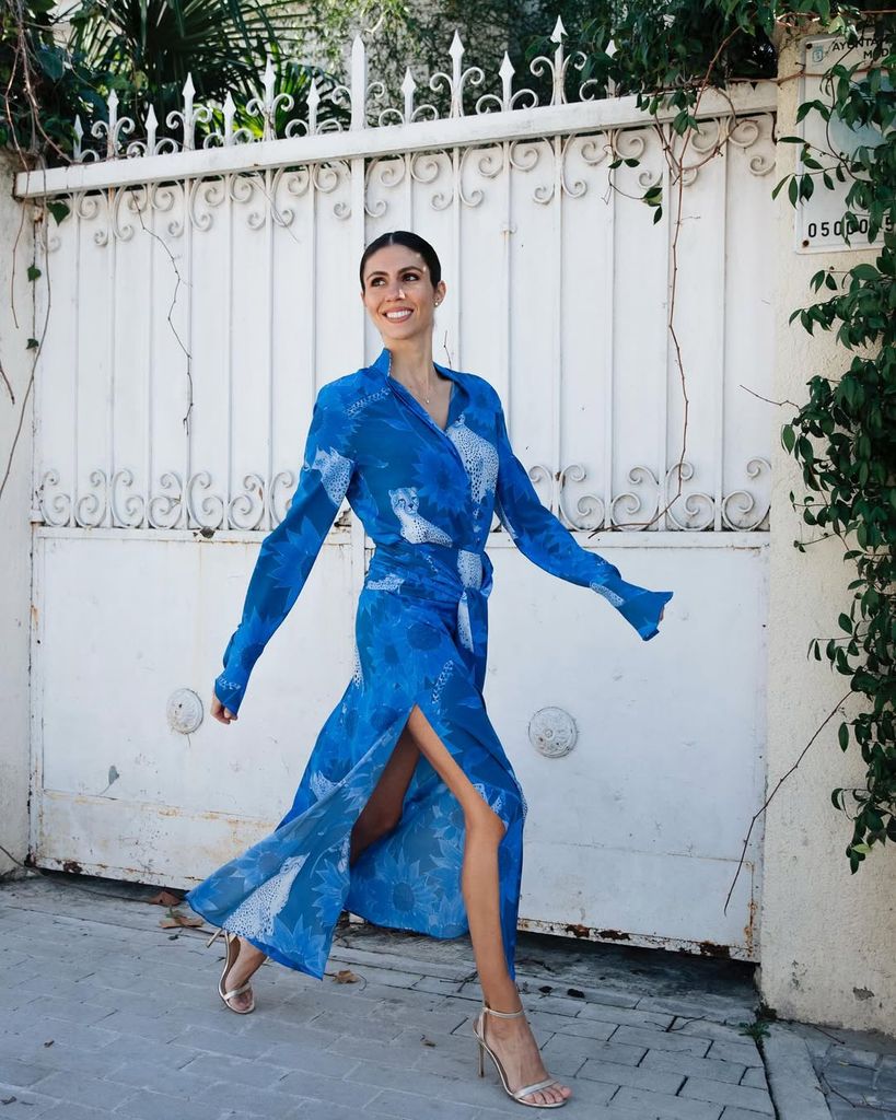 Ana Cristina Portillo con vestido azul de invitada