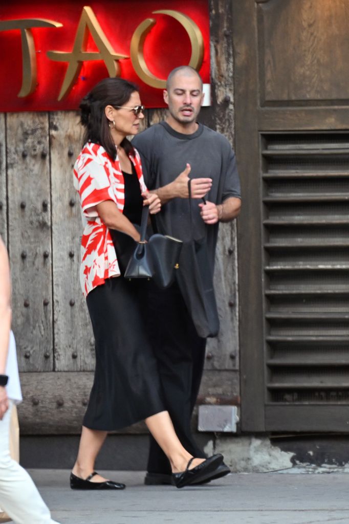Katie Holmes y Jason Bard Yarmosky salieron a cenar en Nueva York.