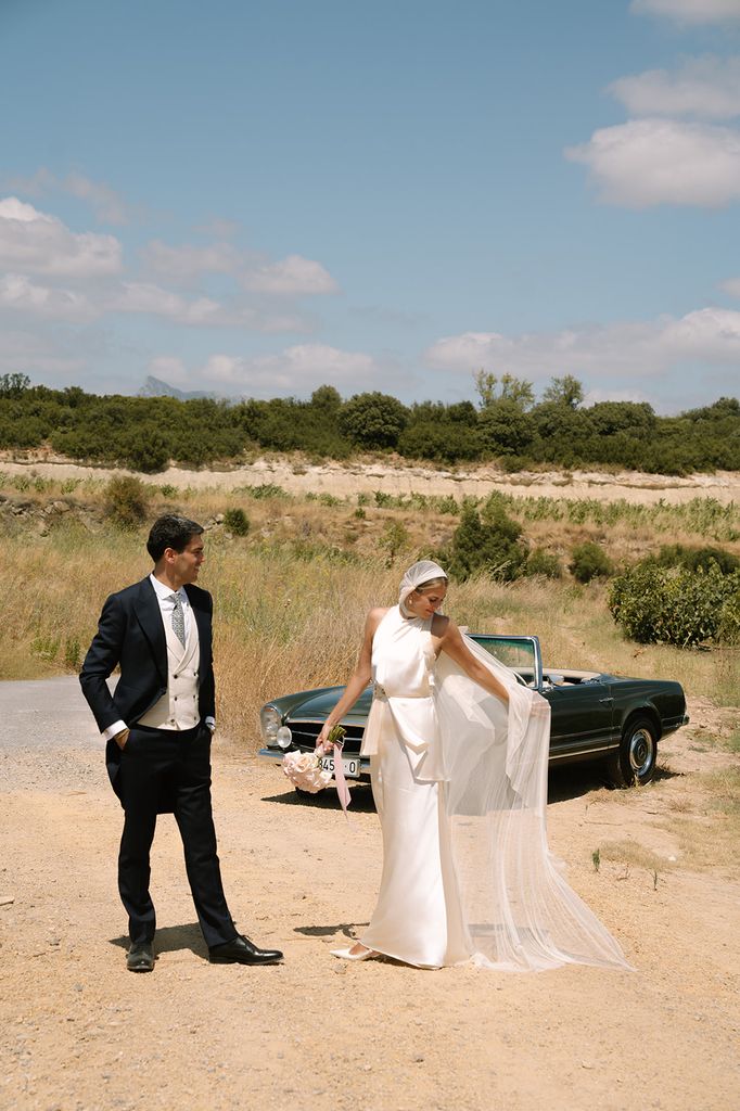 Nerea con vestido de Laura Ponte y su marido, Saimon