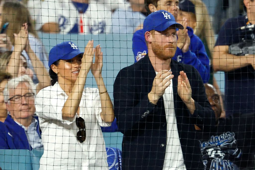 Harry y Meghan animaron a Los Angeles Dodgers y aplaudieron sus aciertos en el campo.