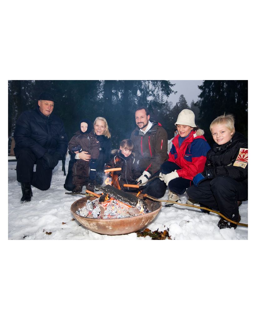 La Familia Real noruega con Marius Borg de niño