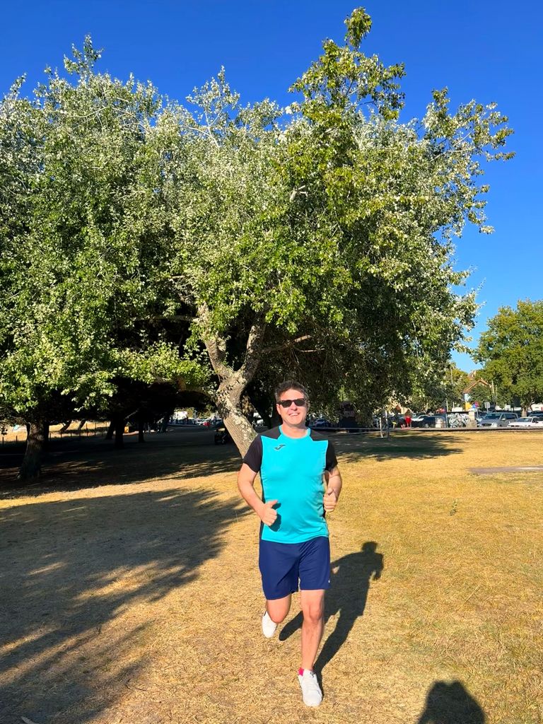 Jesús Cintora haciendo deporte en Vigo este verano