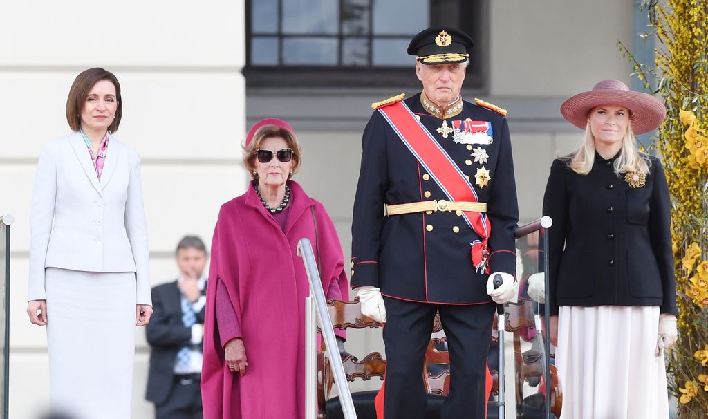 El rey Harald y la reina Sonia junto a la princesa Mette-Marit