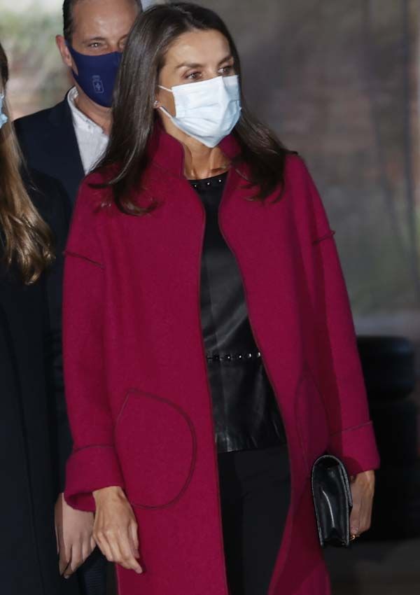 Reina Letizia con top de cuero