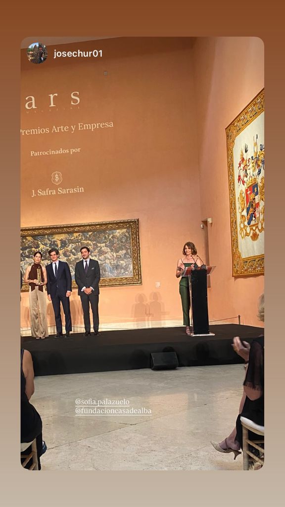 Sofía Palazuelo brilla en una entrega de galardones en el Museo Thyssen con un conjunto satinado en tonos tierra