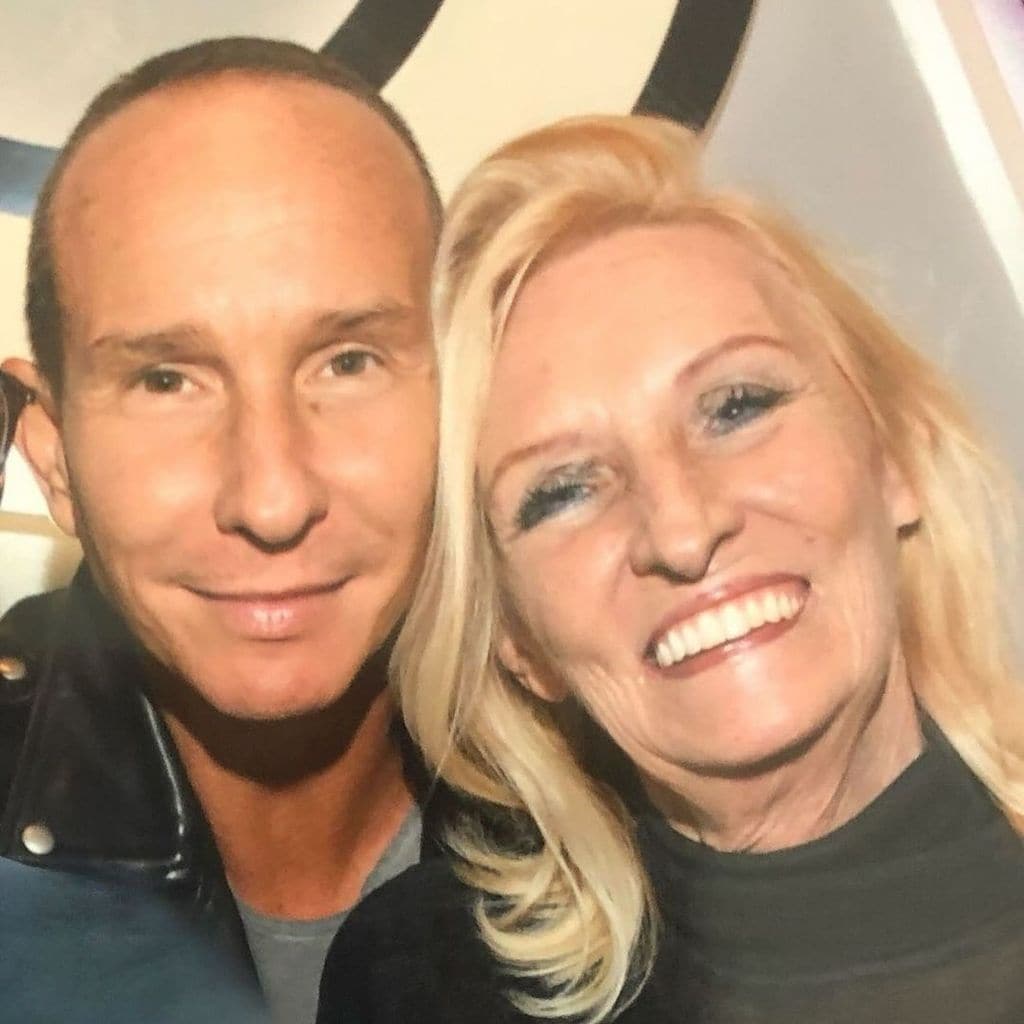 La tarde del 25 de noviembre, Erik Rubín compartió con sus seguidores la triste noticia del fallecimiento de su mamá.