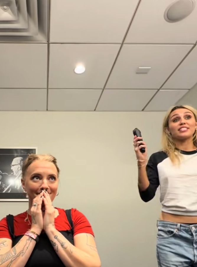 "Se tomó el tiempo de reunirse conmigo después y ayudarme a superar uno de los momentos más aterradores e íntimos de mi vida", dijo Cash sobre Miley