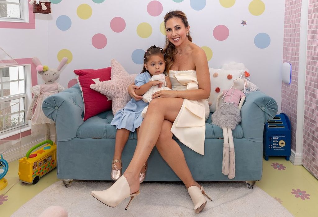 Capri Blu, hija de 'Chiquibaby', en su nueva casita de muñecas 
