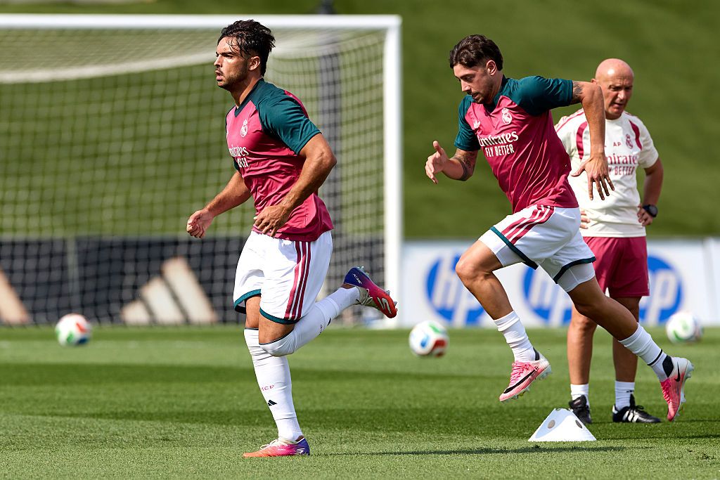 Raul Asencio junto a Fede Valverde durante la pretemporada con el Real Madrid