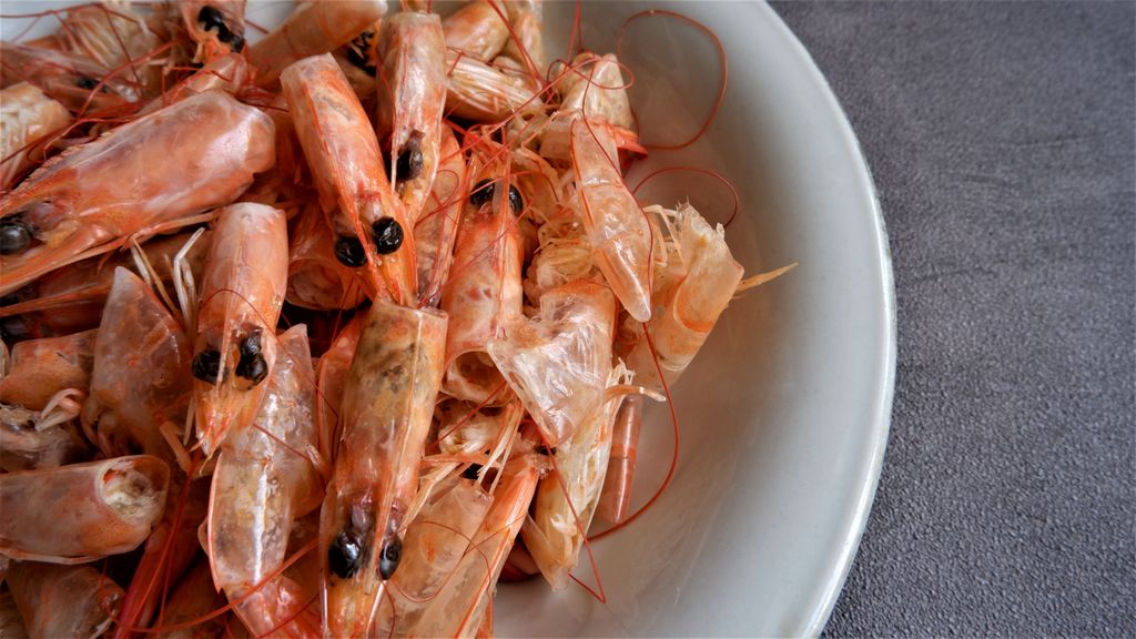 Un truco infalible para dar sabor al arroz es sofreír las cabezas de las gambas y en ese aceite hacer el sofrito.