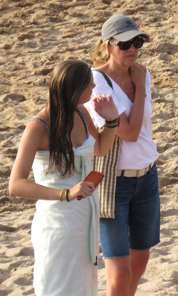 Infanta Cristina HOLA 4126