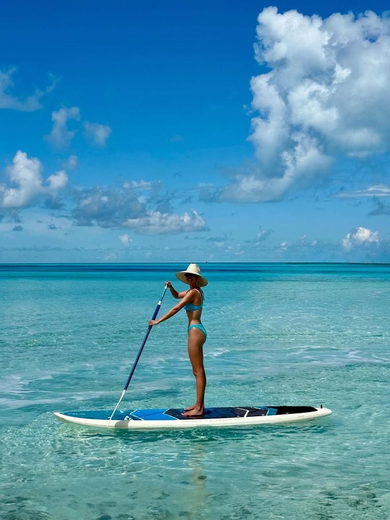 Ivanka lució su figura al practicar paddle acuático 
