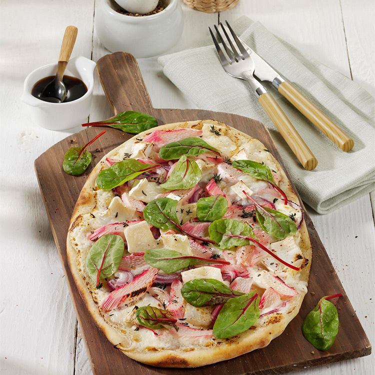 Pizza de ruibarbo, acelga roja y queso de cabra