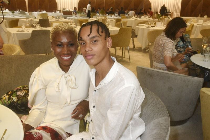 Nicole Coste con su hijo Alexandre Grimaldi