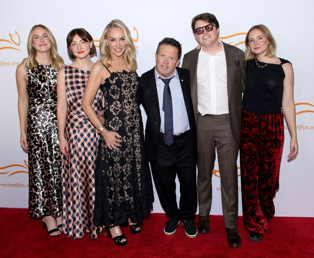 Aquinnah Fox, Esme Fox, �Tracy Pollan, Michael J. Fox, Sam Fox y Schuyler Fox en la gala de anoche