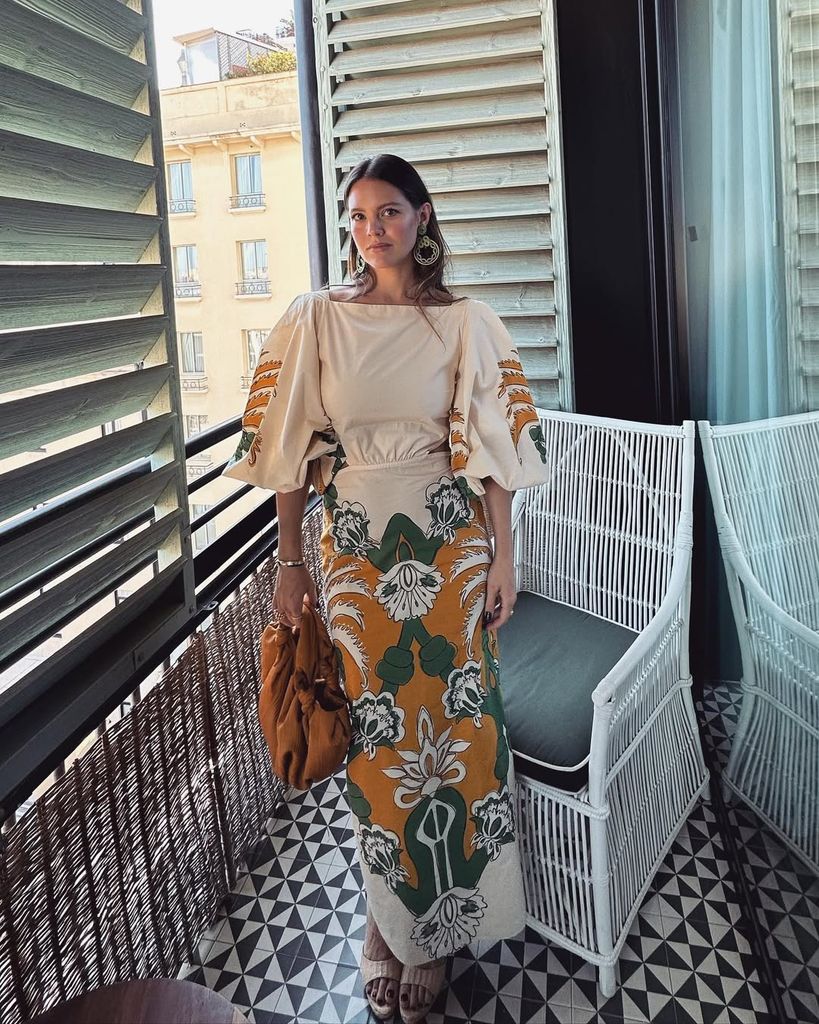 Look invitada Isabelle Junot 