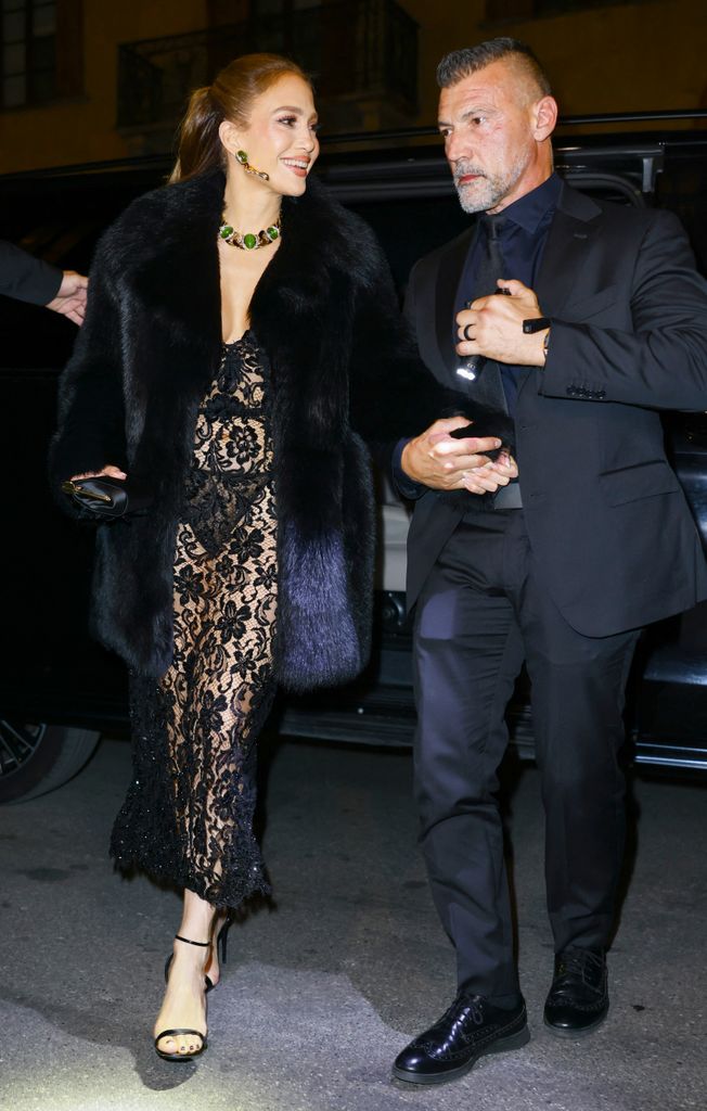 Jennifer Lopez asistiendo a la fiesta posterior al desfile de Dolce & Gabbana durante la Semana de la Moda de Milán, el 24 de septiembre de 2026 en Milán, Italia