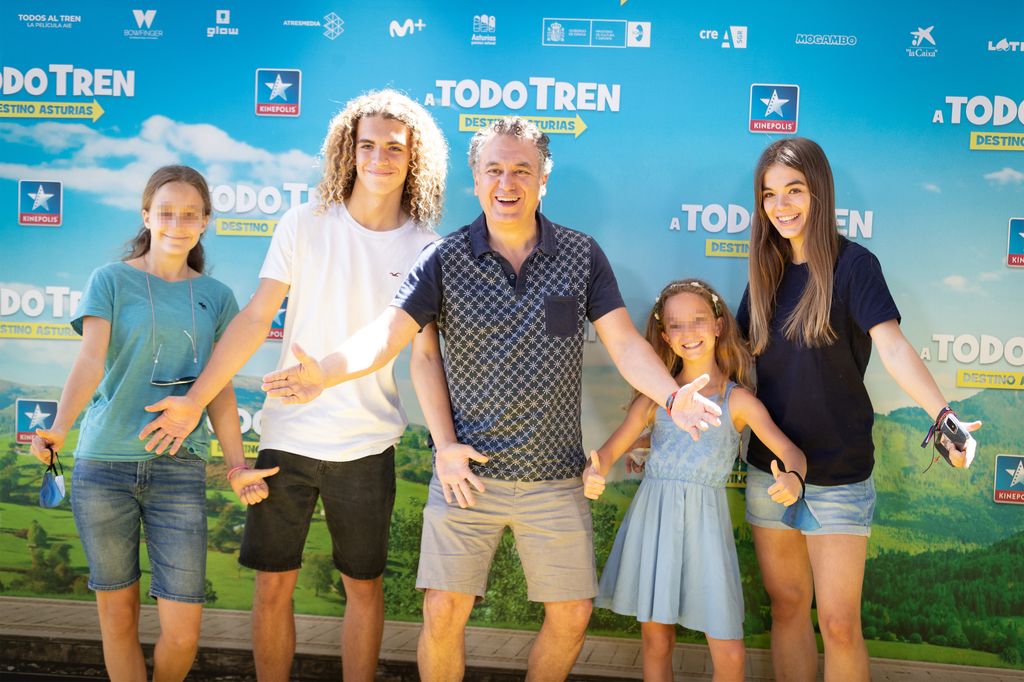 Roberto Brasero con sus cuatro hijos, Marina, Íñigo, Nerea y Rocío