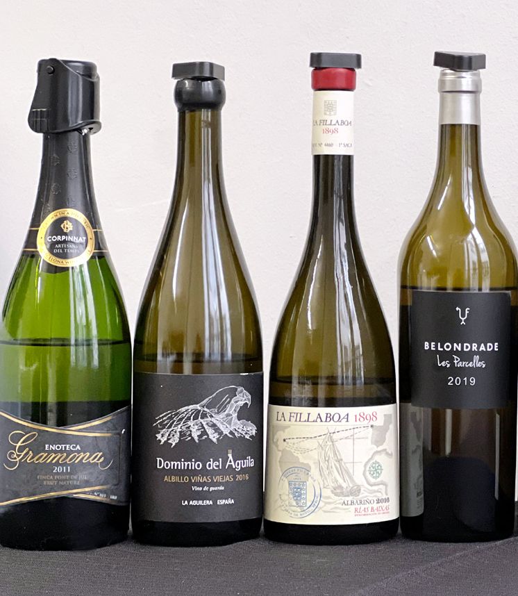 Vinos blancos premiados con 100 puntos por la Guía Peñín