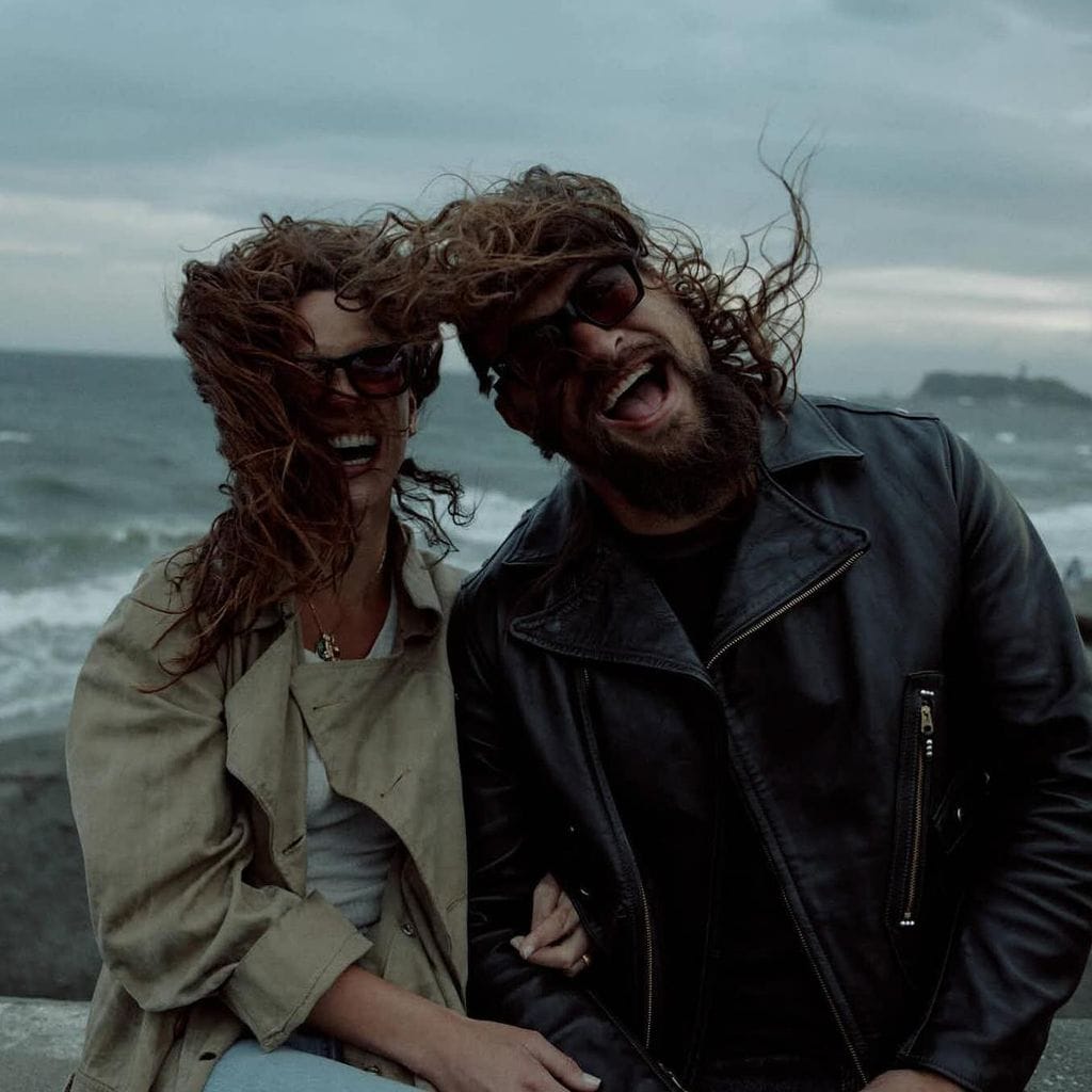 Jason Momoa con Adria Arjona