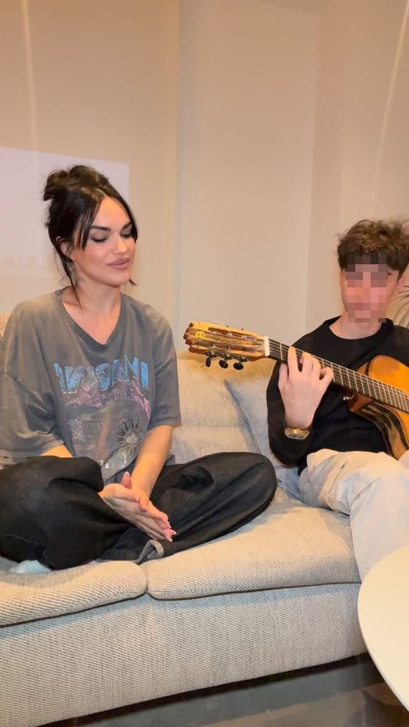 Dama, expareja de Melendi, junto a su hijo, Marco