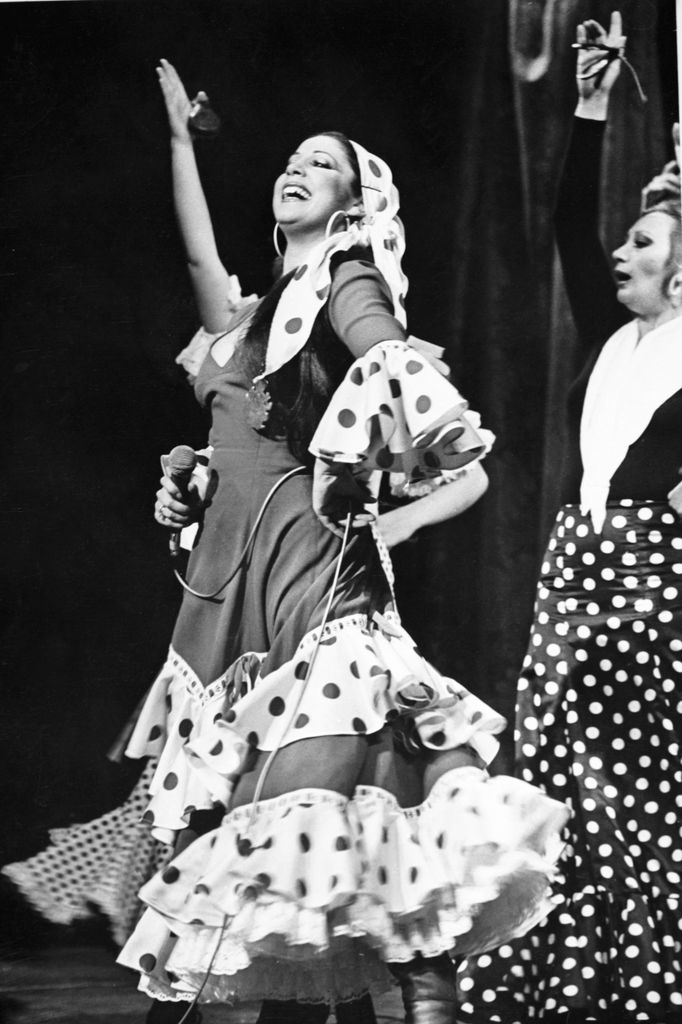 Actuación de Isabel Pantoja en el Teatro de la Comedia de Madrid en el año 1978