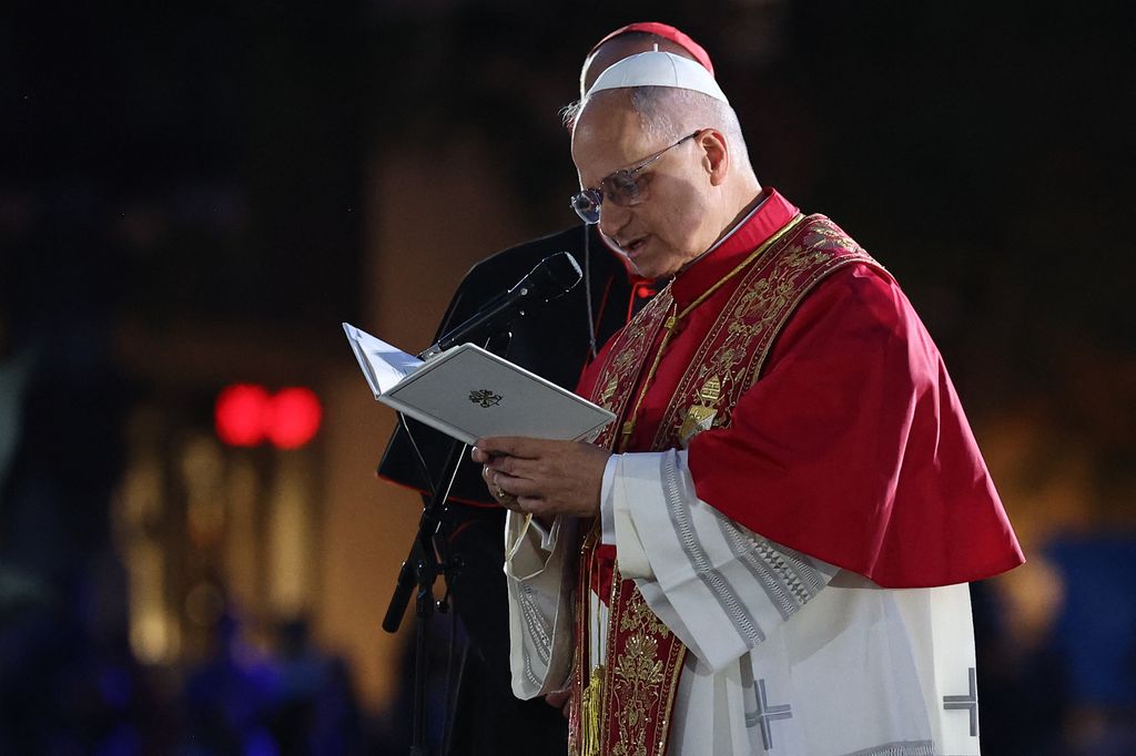 El Papa bendiciendo la Torre de Jesucristo