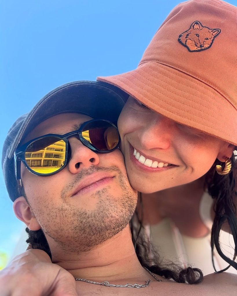 Tania y Pedro en una de las bellas playas de Yucatán.
