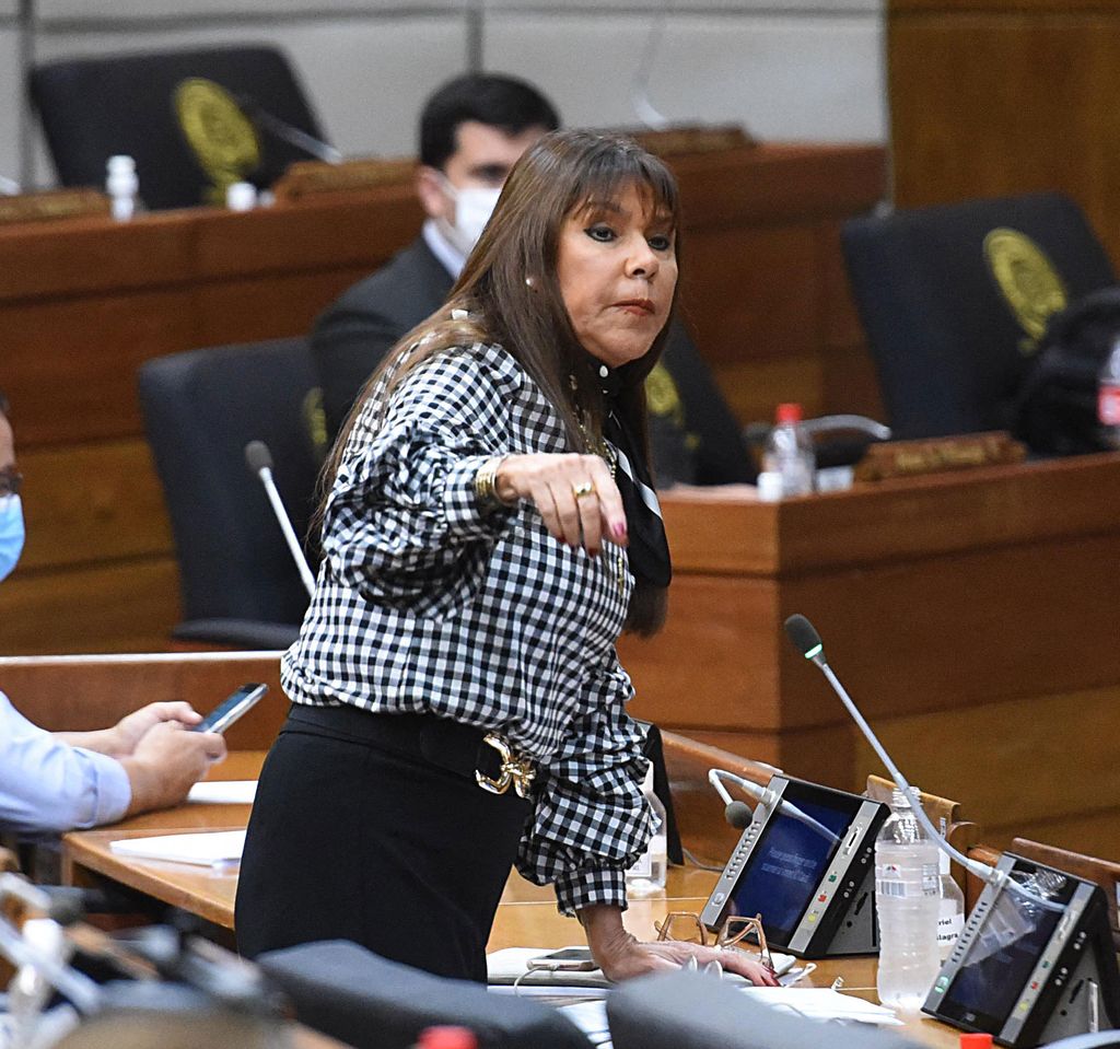 La senadora paraguaya Celeste Amarilla lanzó graves comentarios hacia Mbappé.