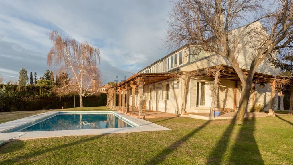 Vista de Lerele, la casa de Lola Flores, con su impresionante piscina