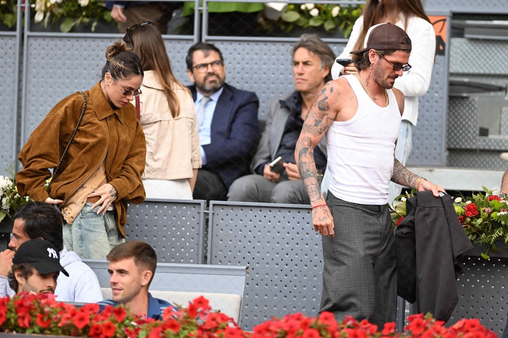 Tras un rato viendo el juego, Tini Stoessel y Rodrigo de Paul se retiraron del lugar, pero no lograron pasar inadvertidos.