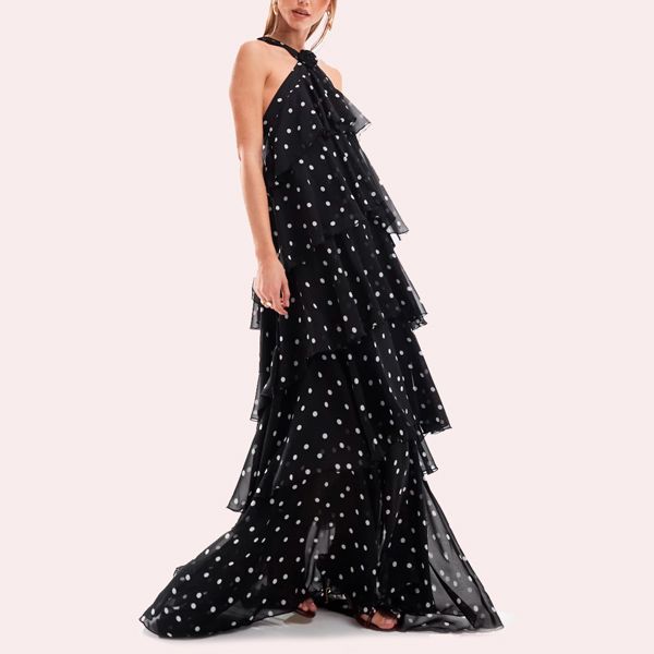 Vestido largo escalonado con cuello halter, detalle de flor y estampado de lunares negros Felicia de Vero Moda