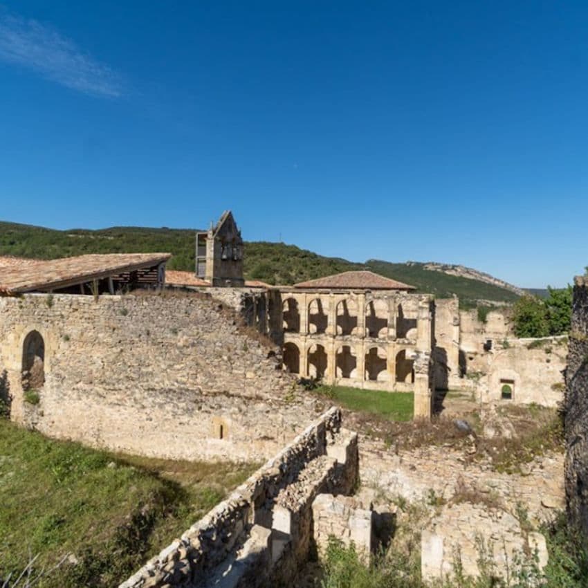 El monasterio fue levantado por monjes de la orden del Císter.