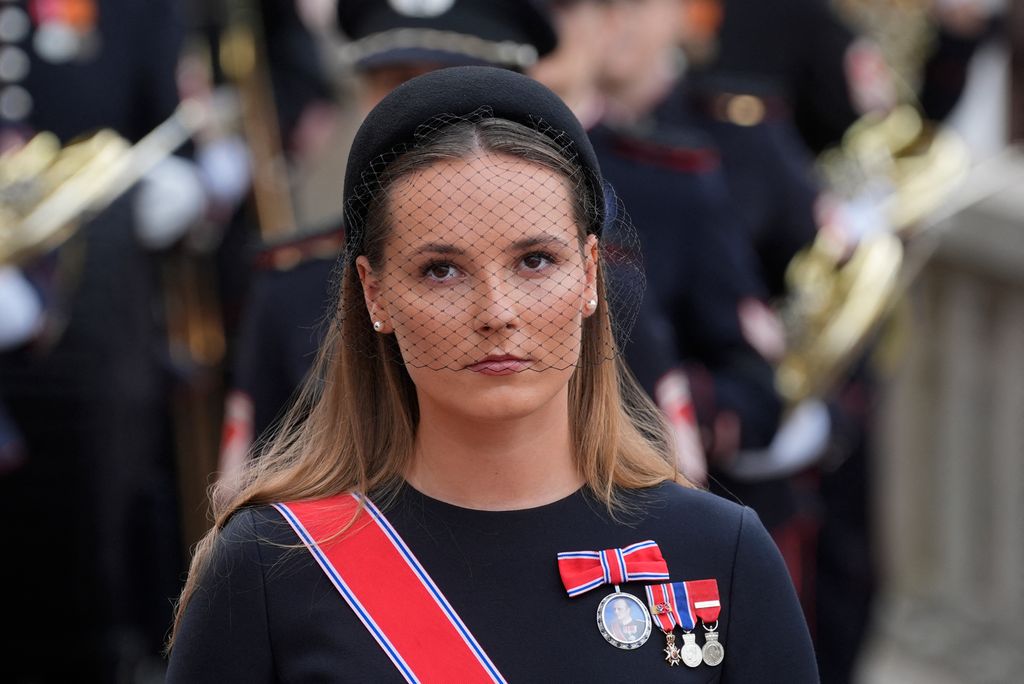 La princesa heredera Ingrid Alexandra de Noruega llega al Parlamento, en Oslo, antes del inicio de la ceremonia de juramento de su padre, el rey Haakon VIII, ante la Constitución, el 1 de septiembre de 2026. Haakon VIII se convirtió en rey tras el fallecimiento de su padre, Harald V, el 28 de agosto a los 89 años